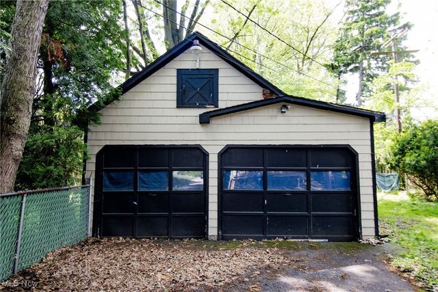 858 Roanoke Road, Cleveland Heights, OH 44121