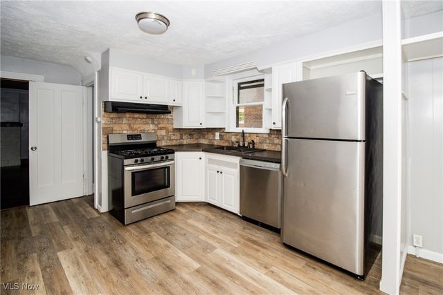 858 Roanoke Road, Cleveland Heights, OH 44121