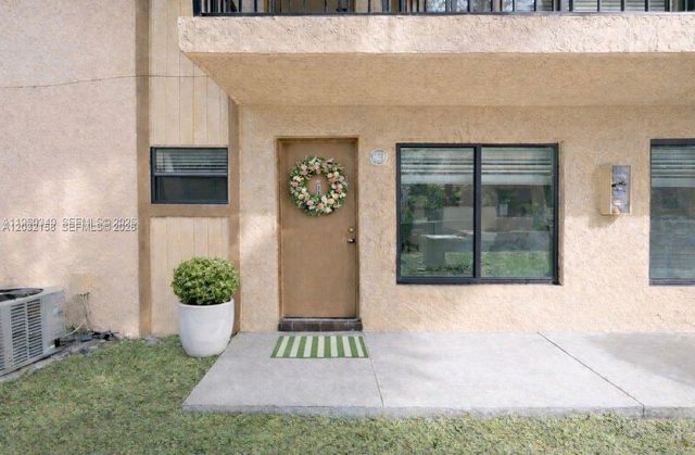 2530 W 67th Pl 12-29, Hialeah, FL 33016