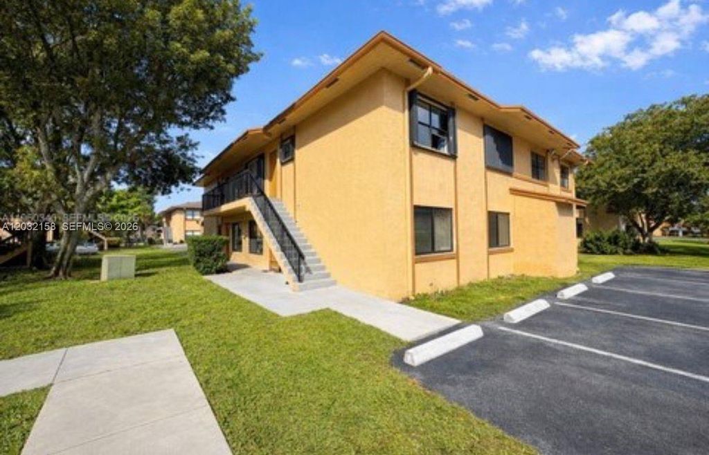 2530 W 67th Pl 12-29, Hialeah, FL 33016