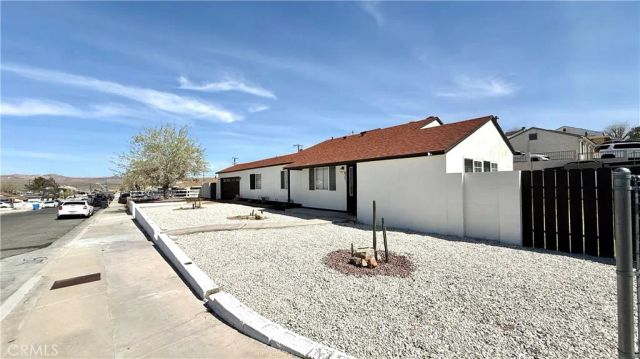 821 Caliente, Barstow, CA 92311