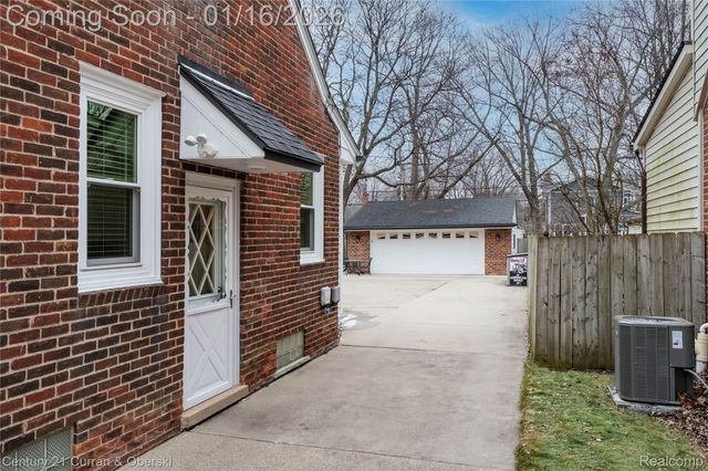 3026 N Vermont Avenue, Royal Oak, MI 48073