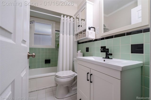 3026 N Vermont Avenue, Royal Oak, MI 48073