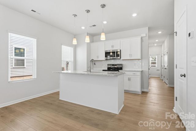 4618 Lakeview Road, Charlotte, NC 28216