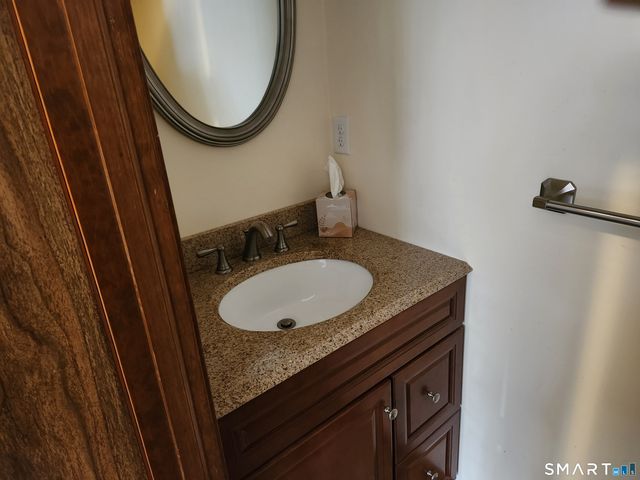 83 Churchill Way 83, Newington, CT 06111