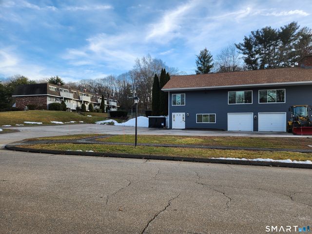 83 Churchill Way 83, Newington, CT 06111