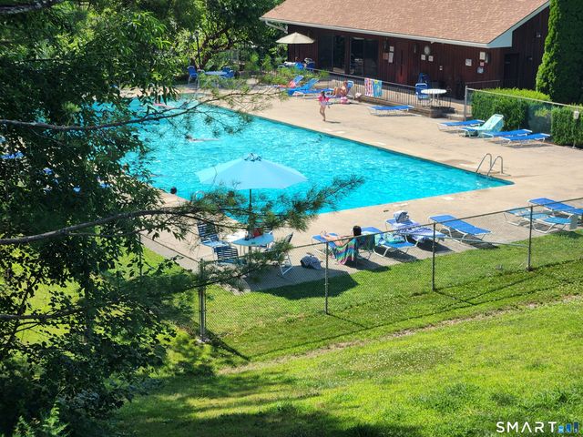 83 Churchill Way 83, Newington, CT 06111