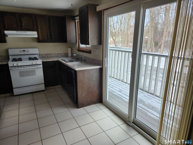 83 Churchill Way 83, Newington, CT 06111