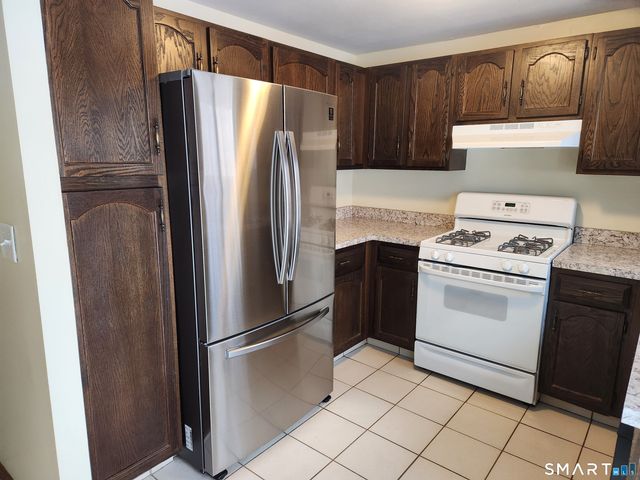 83 Churchill Way 83, Newington, CT 06111