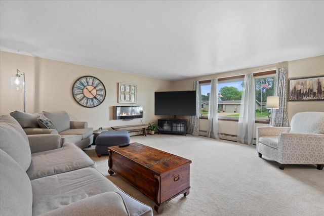 1504 COMMANCHE AVENUE, Green Bay, WI 54313