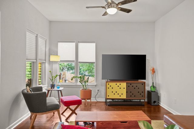 2111 E 8th ST, Austin, TX 78702