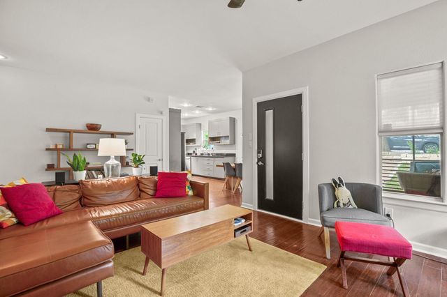 2111 E 8th ST, Austin, TX 78702
