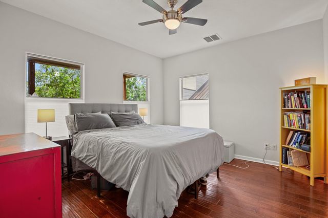 2111 E 8th ST, Austin, TX 78702