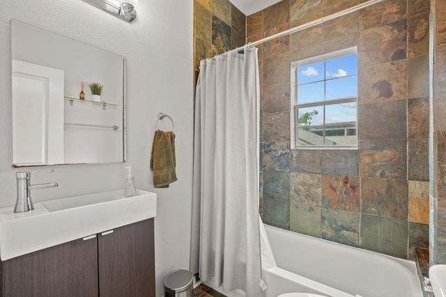 2111 E 8th ST, Austin, TX 78702