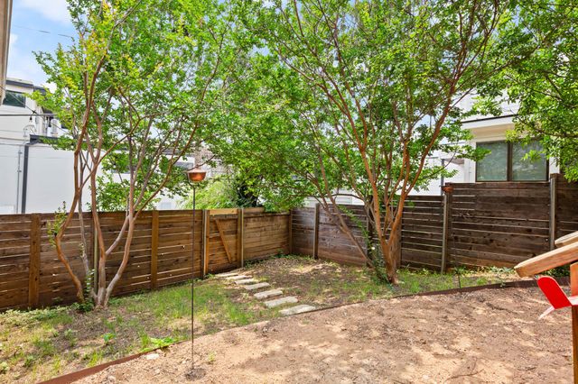 2111 E 8th ST, Austin, TX 78702