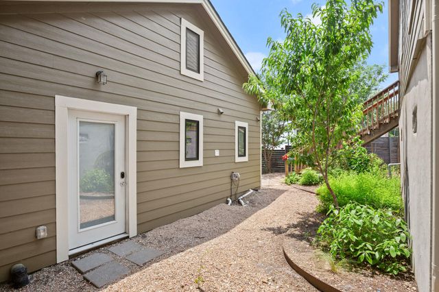 2111 E 8th ST, Austin, TX 78702