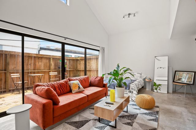 2111 E 8th ST, Austin, TX 78702