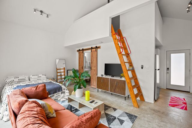 2111 E 8th ST, Austin, TX 78702
