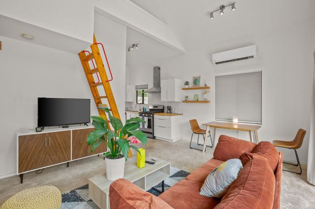 2111 E 8th ST, Austin, TX 78702