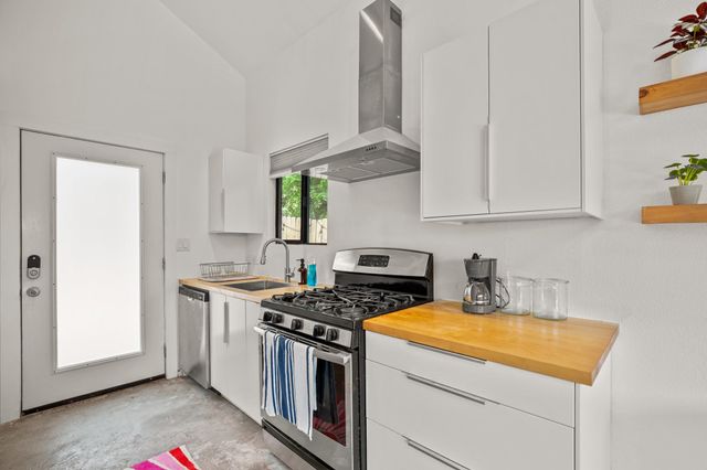 2111 E 8th ST, Austin, TX 78702