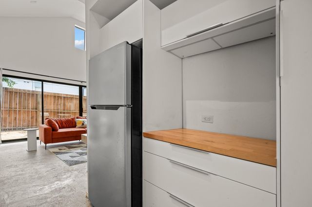 2111 E 8th ST, Austin, TX 78702