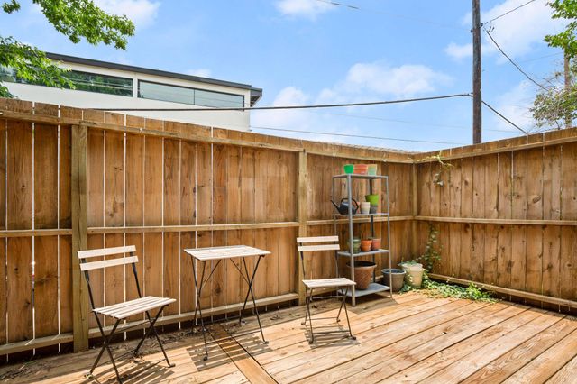 2111 E 8th ST, Austin, TX 78702