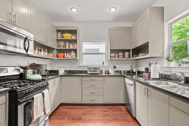 2111 E 8th ST, Austin, TX 78702