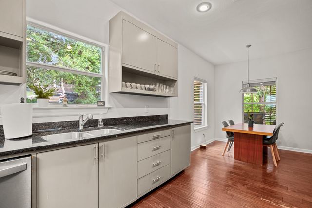 2111 E 8th ST, Austin, TX 78702