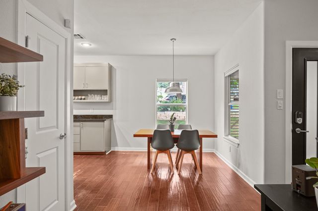 2111 E 8th ST, Austin, TX 78702