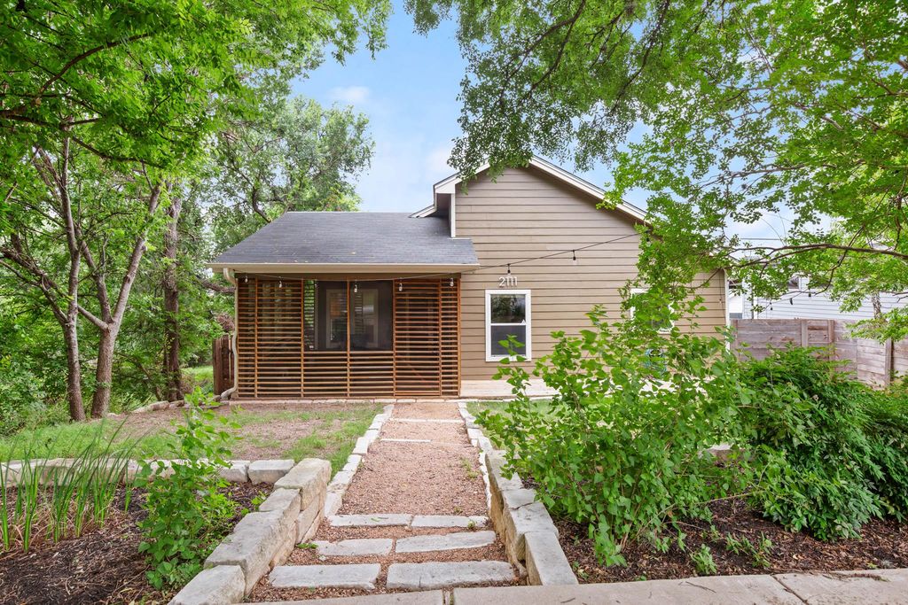 2111 E 8th ST, Austin, TX 78702