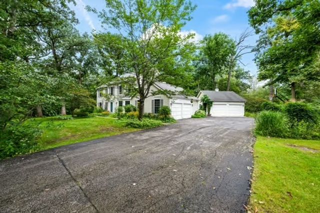 2690 Crestwood Lane, Riverwoods, IL 60015