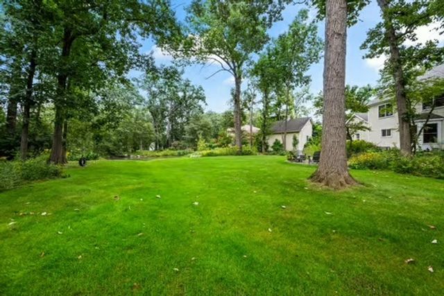2690 Crestwood Lane, Riverwoods, IL 60015