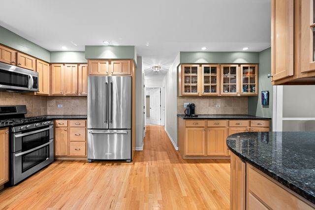 2690 Crestwood Lane, Riverwoods, IL 60015