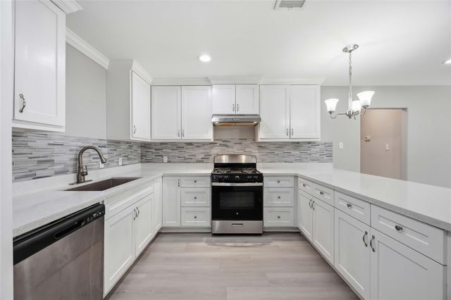 8129 Linda Vista Road, Houston, TX 77028