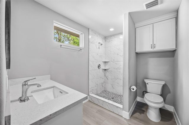8129 Linda Vista Road, Houston, TX 77028