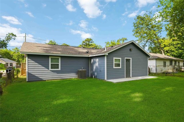 8129 Linda Vista Road, Houston, TX 77028