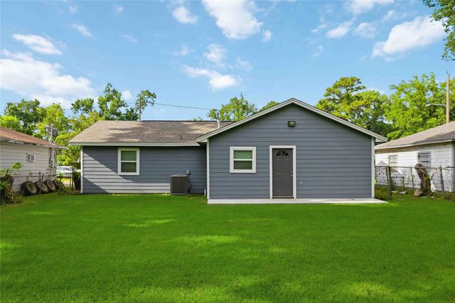 8129 Linda Vista Road, Houston, TX 77028