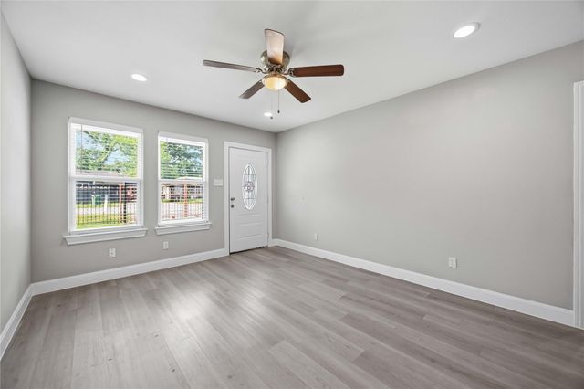 8129 Linda Vista Road, Houston, TX 77028