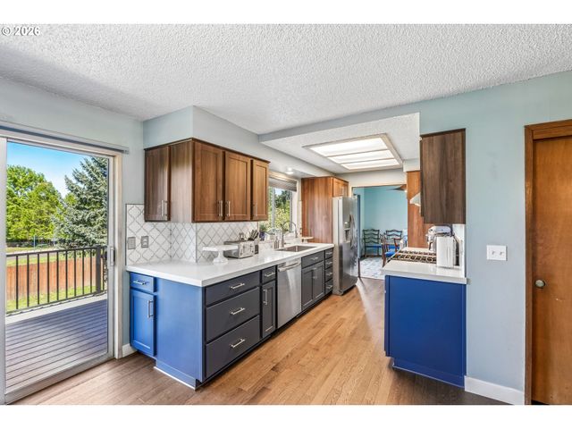 12215 Sw CRESMOOR Dr, Beaverton, OR 97008