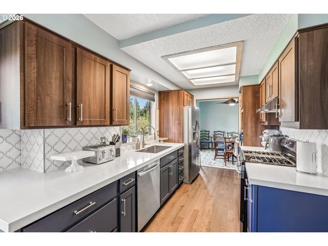 12215 Sw CRESMOOR Dr, Beaverton, OR 97008