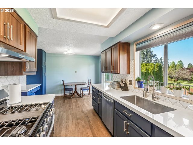 12215 Sw CRESMOOR Dr, Beaverton, OR 97008