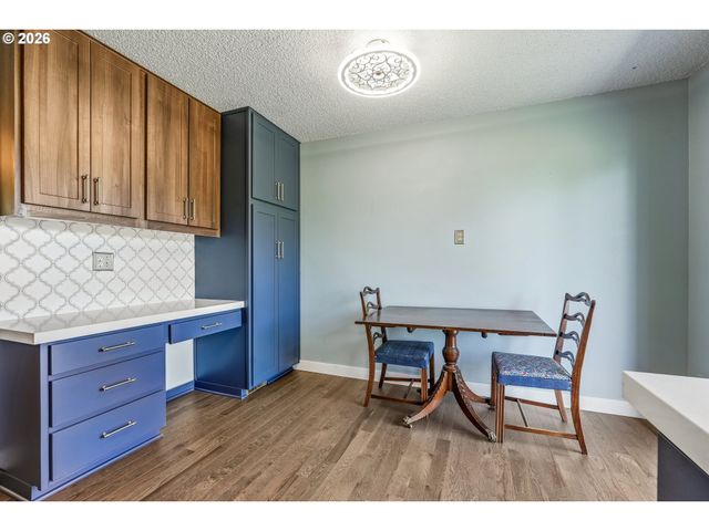 12215 Sw CRESMOOR Dr, Beaverton, OR 97008