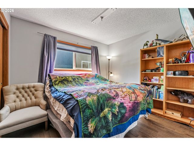 12215 Sw CRESMOOR Dr, Beaverton, OR 97008