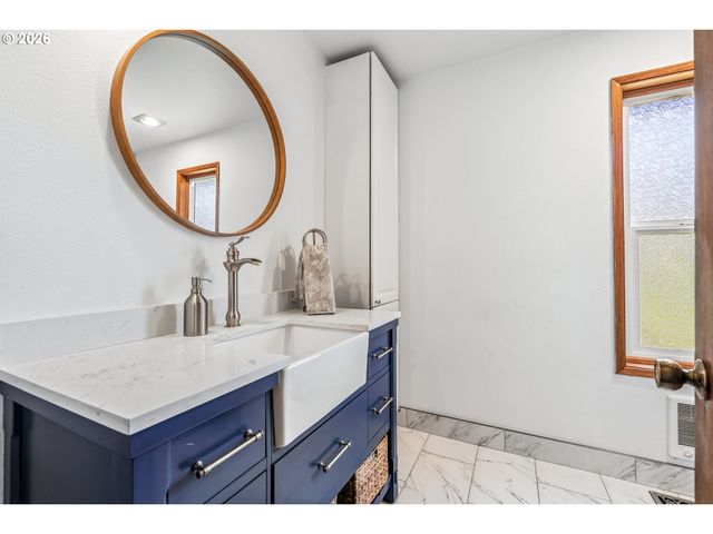 12215 Sw CRESMOOR Dr, Beaverton, OR 97008