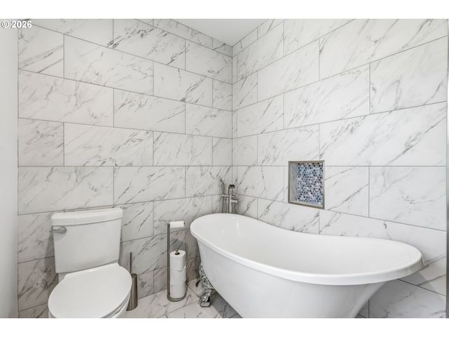 12215 Sw CRESMOOR Dr, Beaverton, OR 97008