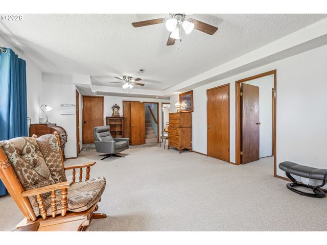 12215 Sw CRESMOOR Dr, Beaverton, OR 97008