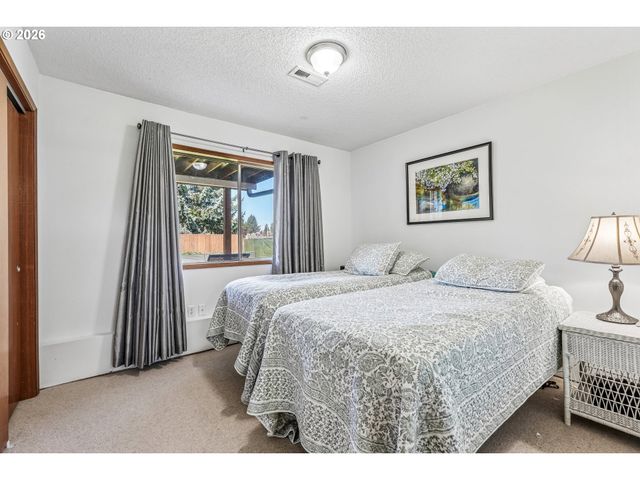 12215 Sw CRESMOOR Dr, Beaverton, OR 97008