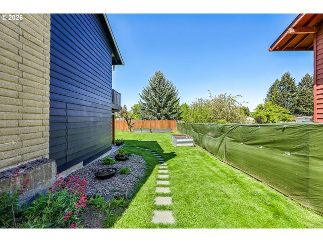 12215 Sw CRESMOOR Dr, Beaverton, OR 97008