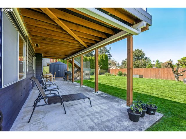 12215 Sw CRESMOOR Dr, Beaverton, OR 97008