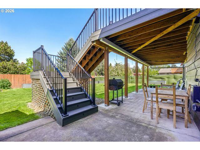 12215 Sw CRESMOOR Dr, Beaverton, OR 97008